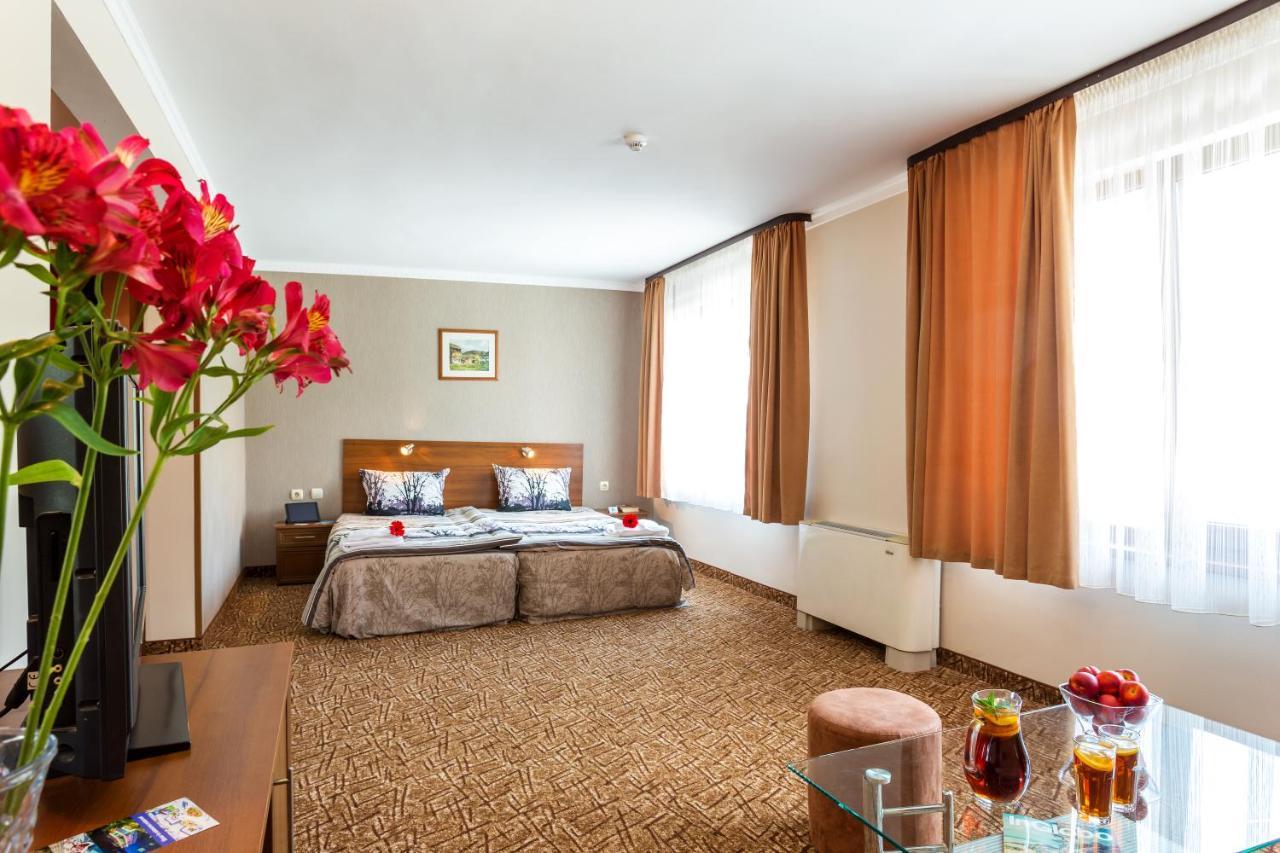 Family Hotel Romantika Velingrad Exterior foto